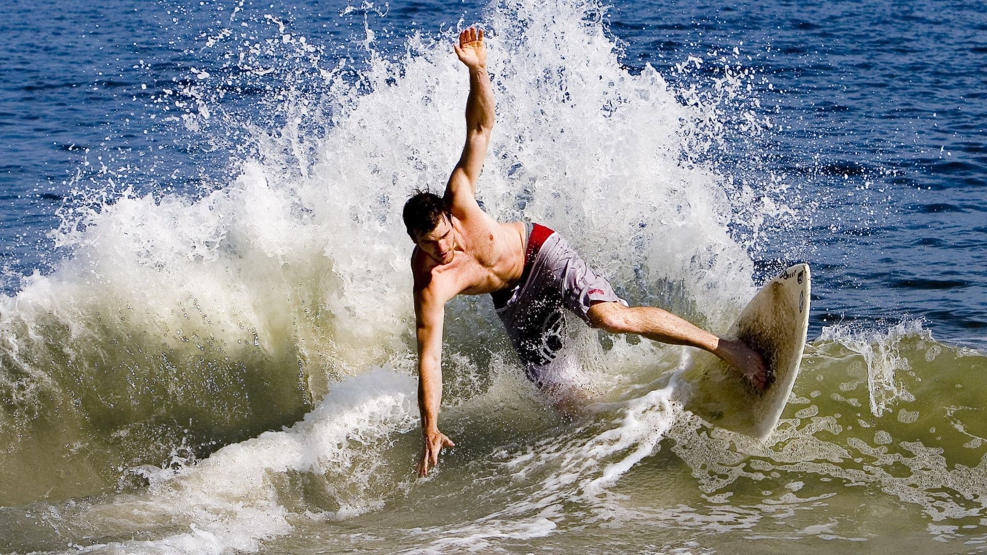 男子跳水三米板技巧显成熟，男3米板跳水